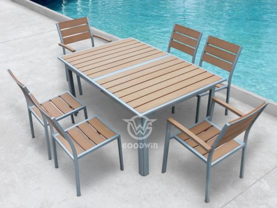 Ausziehbarer Esstisch aus Polyholz mit Aluminiumrahmen für den Außenbereich