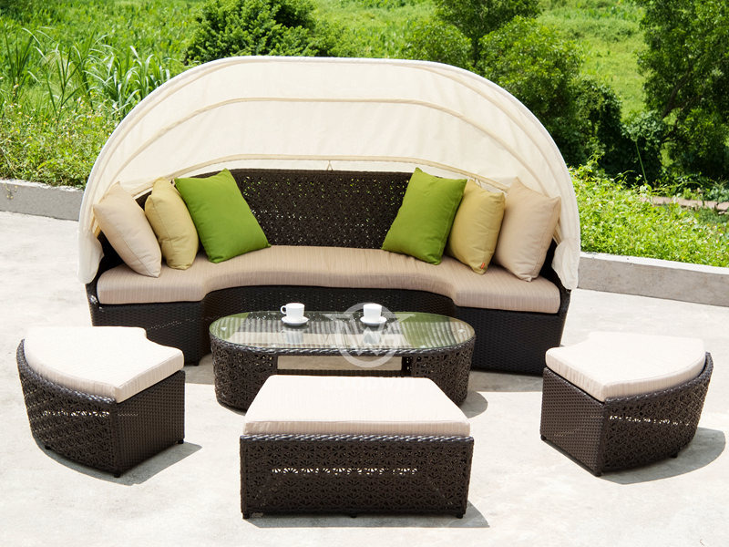 Rekonfigurierbares Design-Tagesbett aus Rattan für den Außenbereich mit Baldachin